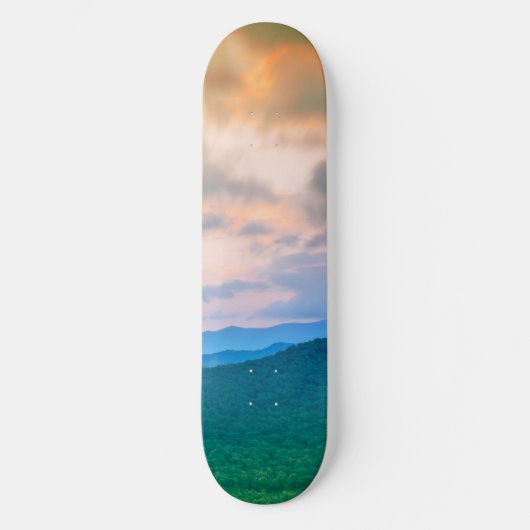 Schöner Himmel, rote Wolken Skateboard (Vorderseite)
