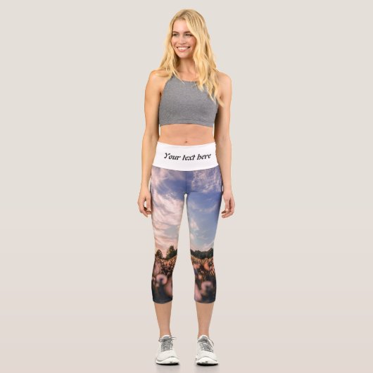 schöner Himmel über dem schlichten Capri Leggings (Vorderseite)