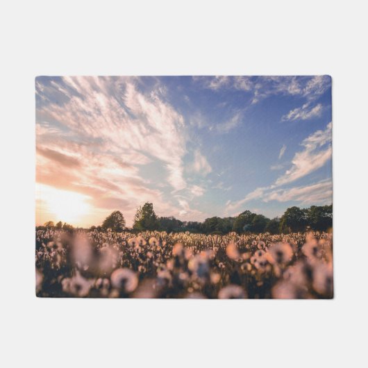 schöner Himmel über dem schlichten Fußmatte (Vorderseite)