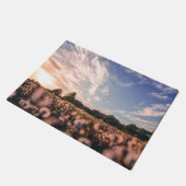 schöner Himmel über dem schlichten Fußmatte (Schrägansicht)