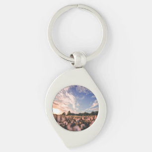 schöner Himmel über dem schlichten Schlüsselanhänger