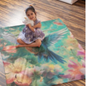 Schöner Hummingbird umgeben von Blume Fleecedecke