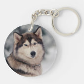 Schöner Husky im Freien Schlüsselanhänger (Rückseite)