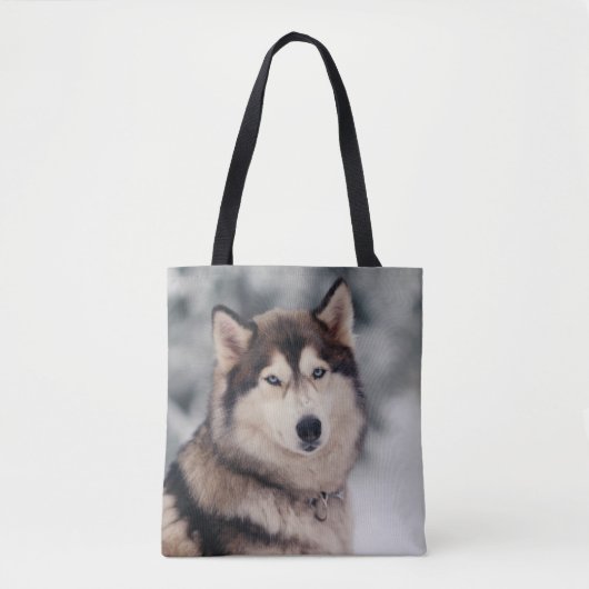 Schöner Husky im Freien Tasche (Vorderseite)