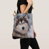 Schöner Husky im Freien Tasche (Von Nahem)