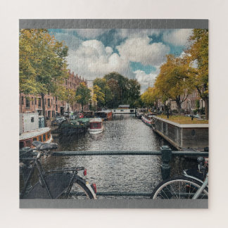 schöner Kanal unter bewölktem Himmel Puzzle