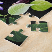 Schöner Kardinal in der Wisteria Puzzle (Seite)