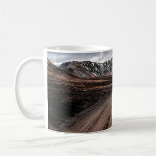 Schöner Landmanalaugar-Kies-Staubweg auf h Kaffeetasse