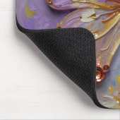 Schöner lila Schmetterling und Blumen Mousepad (Ecke)