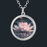 Schöner Lotus See Versilberte Kette<br><div class="desc">Schöner Lotus am See.</div>