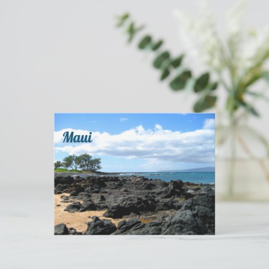 Schöner Maui-Strand mit schwarzen Felsen Postkarte (Stehend Vorderseite)