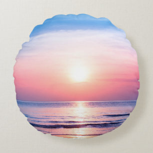Schöner morgendlicher Sonnenaufgang, blaues Meer,  Rundes Kissen