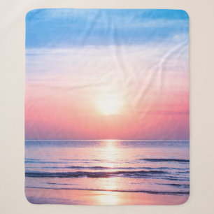 Schöner morgendlicher Sonnenaufgang, blaues Meer, Sherpadecke