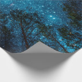 Schöner Nachthimmel, die Milchstraße und die Bäume Geschenkpapier (Ecke)