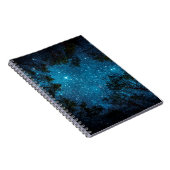 Schöner Nachthimmel, die Milchstraße und die Bäume Notizblock (Rechte Seite)