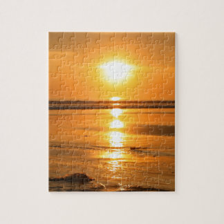 Schöner orange Sonnenuntergang am Strand in Bali Puzzle