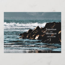 Schöner Ozean, Wellen und Felsen Strand Hochzeit