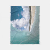 Schöner Ozeanwachs und abstürzender Strand Fleecedecke (Vorderseite)