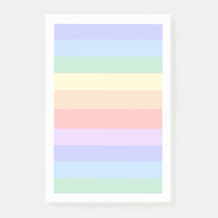 Schöner Pastel-Rainbow-Hintergrund und weißer Rahm Post-it Klebezettel