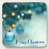 Schöner Pinienbaum mit blauem Weihnachtsball Getränkeuntersetzer (Vorderseite)