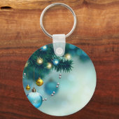 Schöner Pinienbaum mit blauem Weihnachtsball Schlüsselanhänger (Vorderseite)