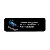 Schöner Rabe auf einem Baumzweig (Vorne)