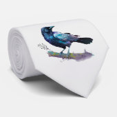 Schöner Raven auf einem Baumzweig Grau Hintergrund Krawatte (Gerollt)