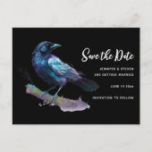 Schöner Raven auf einem Baumzweig Save the Date Einladungspostkarte (Vorderseite)