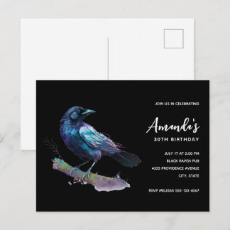 Schöner Raven auf einem Baumzweig zum Geburtstag Einladungspostkarte