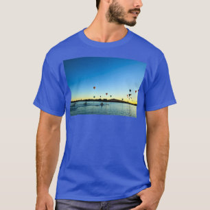 Schöner Rudersee Sonnenaufgang Heißluftballons T-Shirt