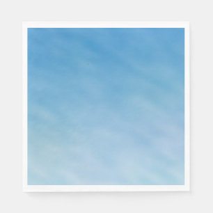 Schöner sanfter blauer Himmel mit träumerischen Wo Serviette