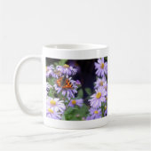 Schöner Schmetterling auf Blume Kaffeetasse (Links)
