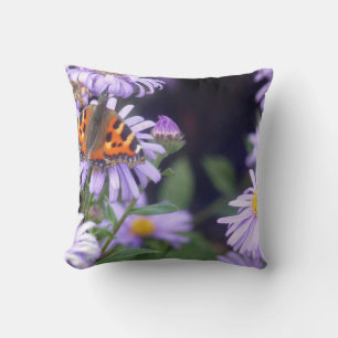Schöner Schmetterling auf Blume Kissen