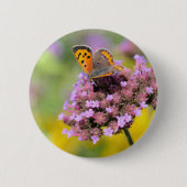 Schöner Schmetterling auf Blumen Button (Vorderseite)