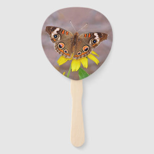 Schöner Schmetterling auf der Gelben Blume Fächer