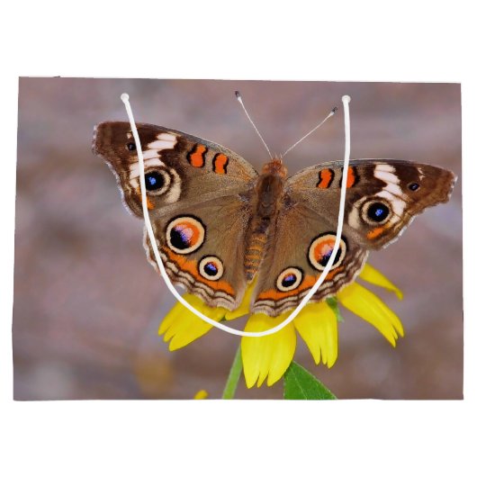 Schöner Schmetterling auf der Gelben Blume Große Geschenktüte (Rückseite)