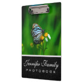 Schöner Schmetterling auf einer Blume Klemmbrett (Links)