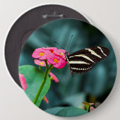 Schöner Schmetterling auf rosa Blume Button (Vorne & Hinten)