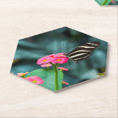 Schöner Schmetterling auf rosa Blume Untersetzer (angewinkelt)