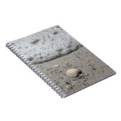 Schöner Seashell auf dem Strandnotizbuch Notizblock (Rechte Seite)