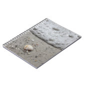Schöner Seashell auf dem Strandnotizbuch Notizblock (Linke Seite)