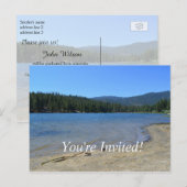 schöner See, blauer Himmel, Bäume Abschlussfeier Einladungspostkarte (Vorne/Hinten)