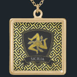 Schöner sizilianischer Trinacria griechischer Schl Vergoldete Kette<br><div class="desc">Gold und Schwarz Ihres TextesGold Trinacria auf schwarzem SchildGriechischer SchlüsselIhr Farbhintergrund</div>