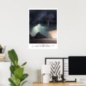 Schöner sogar im Regen stürmischen Strand Poster (Heimbüro)