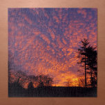 Schöner Sonnenaufgang Himmel mit Wolken Puzzle<br><div class="desc">Weiche rosa und hellorange Wolken bedecken fast einen schönen Lavendelsonnenaufgang jenseits kleiner schwarzer Bäume in der Ferne. Ein großer Kiefernbaum steht hoch in Silhouette auf der rechten Seite des Rahmens. Die gelbe Morgensonne flüchtige Blick durch Wolken am Horizont. Um das Foto Beautiful Sunrise Sky auf anderen Gegenständen zu sehen, klicken...</div>