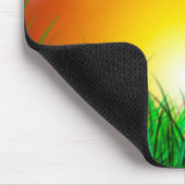Schöner Sonnenaufgang über einem Grasfeld Mousepad (Ecke)