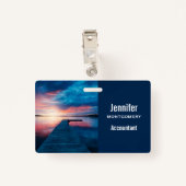 Schöner Sonnenuntergang am ruhigen See Ausweis (Rückseite mit Klammer)