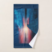 Schöner Sonnenuntergang am ruhigen See Handtuch (Handtuch)