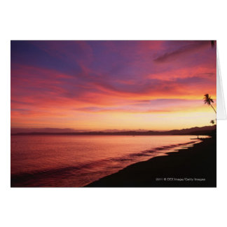 Schöner Sonnenuntergang am Strand