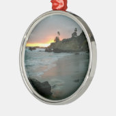 Schöner Sonnenuntergang an den Küstenstreifen Silbernes Ornament (Links)